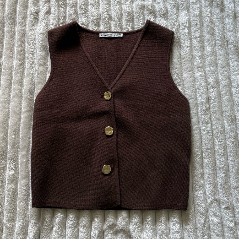 Abercrombie LuxeLoft V-Neck Vest - Picture 8 of 8